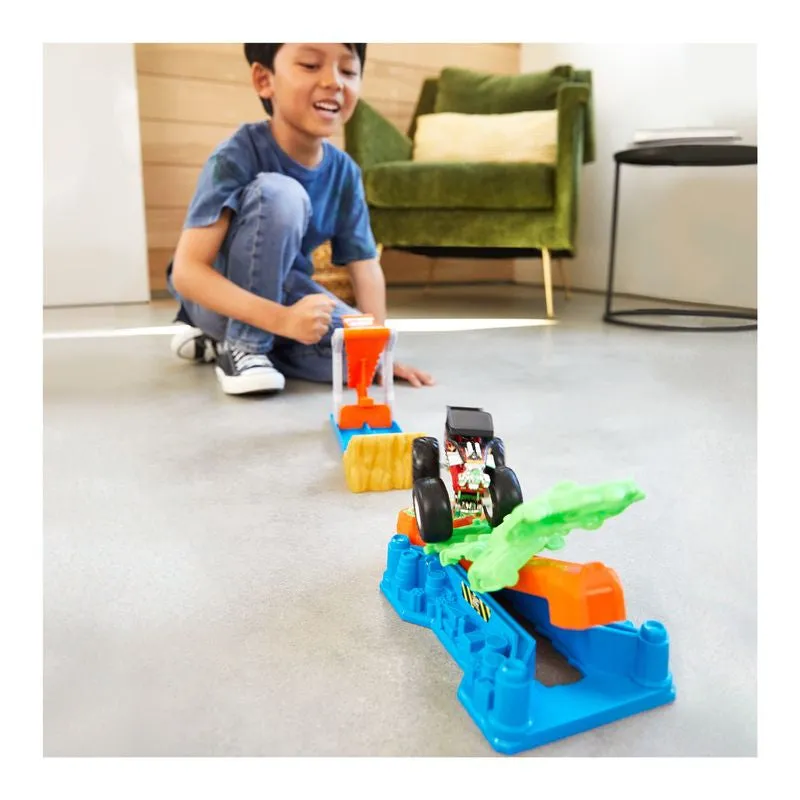 Hot Wheels Monster Trucks Launch & Bash Play Set