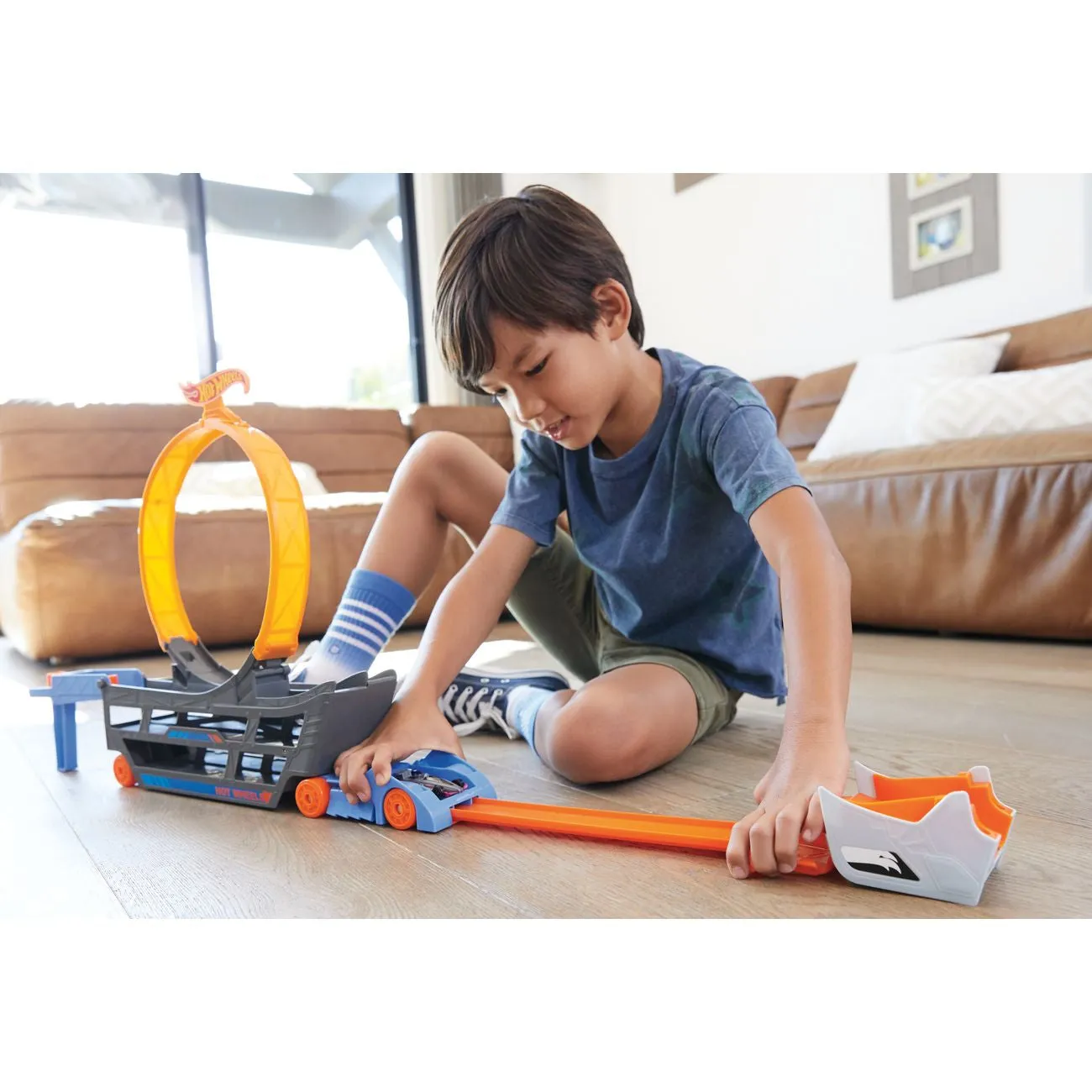 Hot Wheels Stunt & Go Transporter
